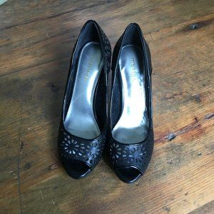 Maripe Laser Cut Floral Peep Toe  Leather Shoe Size 6